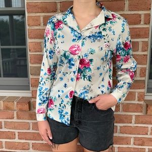 True vintage floral blouse by Queen Casuals.  Size Medium